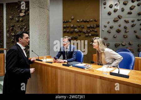 L'AIA - Christophe van der MaatSottosegretario di Stato alla difesa e Kajsa Ollongren Ministro della difesa durante un dibattito alla camera dei rappresentanti sul bilancio della difesa per il 2024. ANP ROBIN VAN LONKHUIJSEN netherlands Out - belgio Out Foto Stock