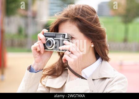 Bella donna all'aperto, Milano, Italia. Foto Stock