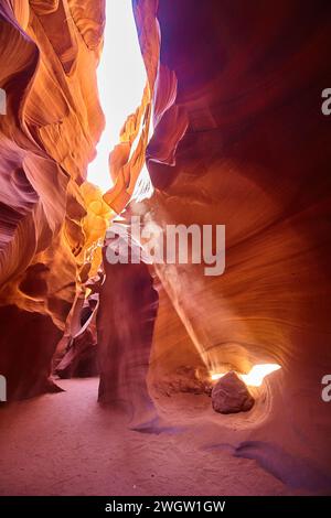 Antelope Canyon Sunbeam, Mystical Dust, Red Rock Walls Foto Stock