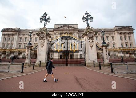 Londra, Inghilterra, Regno Unito. 6 febbraio 2024. Buckingham Palace è visibile dal centro commerciale. (Credit Image: © Tayfun Salci/ZUMA Press Wire) SOLO PER USO EDITORIALE! Non per USO commerciale! Foto Stock