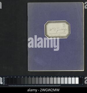 Album con 17 fogli con disegni e stampe incollati, Gerrit Willem Dijsselhof, 1876 - 1924 album album album composto da 17 fogli con disegni e stampe incollati, tra cui ex-libris, monogrammi, un foglio di calendario, decorazioni di libri e ornamenti. carta. cartone. inchiostro. vernice del ponte. matita. penna a gesso / incisione ex-libris. fogliame, tendini, rami  ornamento. decorazione di stampati Foto Stock