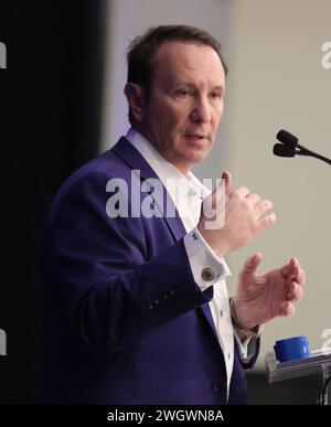 Westwego, Stati Uniti. 6 febbraio 2024. Il governatore della Louisiana Jeff Landry parla durante la riunione annuale 2024 della camera di commercio Jefferson presso l'Alario Center di Westwego, Louisiana, martedì 6 febbraio 2023. (Foto di Peter G. Forest/Sipa USA) credito: SIPA USA/Alamy Live News Foto Stock