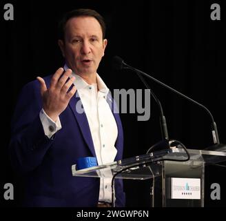 Westwego, Stati Uniti. 6 febbraio 2024. Il governatore della Louisiana Jeff Landry parla durante la riunione annuale 2024 della camera di commercio Jefferson presso l'Alario Center di Westwego, Louisiana, martedì 6 febbraio 2023. (Foto di Peter G. Forest/Sipa USA) credito: SIPA USA/Alamy Live News Foto Stock