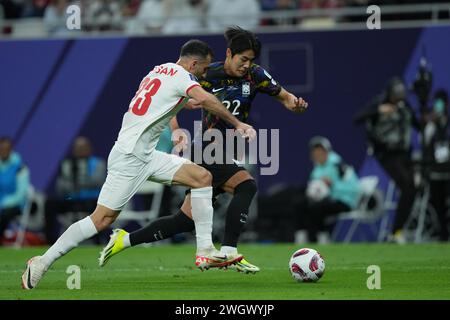 Doha, Qatar. 6 febbraio 2024. DOHA, QATAR - 06 FEBBRAIO: Seol Young-woo della Corea del Sud e Ihsan Haddad della Giordania durante la semifinale della Coppa d'Asia AFC tra Giordania e Corea del Sud allo stadio Ahmad Bin Ali il 6 febbraio 2024 a Doha, Qatar Credit: Sebo47/Alamy Live News Foto Stock