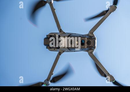 Photo de drone fpv et stabilisé custom et DJI type mavic et Inspire ansi que de Course de drone racing Foto Stock