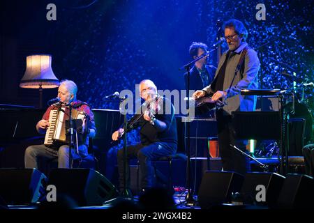 Glasgow, Scozia. ALY Bain, violinista delle Shetland e suonatore di fisarmonica Phil Cunningham, si sono esibiti presso la sala concerti di Glasgow alle Transatlantic Sessions 2024 come parte dei Celtic Connections. Continua il tour con Phil Cunningham. Foto Pauline Keightley/ Alamy. Foto Stock