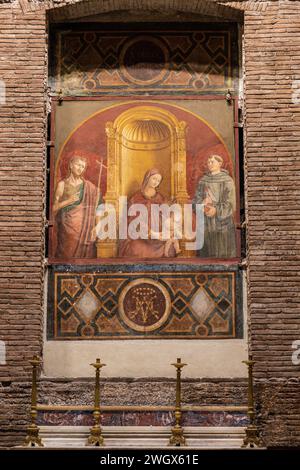 Vergine con bambino, XV secolo, Cappella della Madonna della Clemenza, Pantheon di Agrippa, 126 a.C. Roma, Lazio, Italia Foto Stock