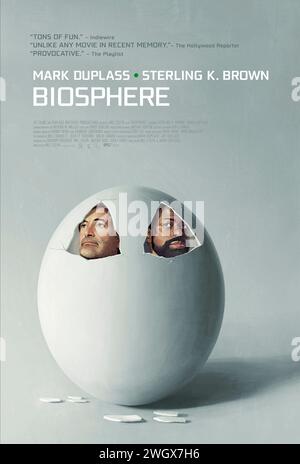 Biosphere (2022) diretto da Mel Eslyn e interpretato da Sterling K. Brown e Mark Duplass. In un futuro non troppo lontano, gli ultimi due uomini sulla terra devono adattarsi ed evolversi per salvare l'umanità. US un foglio poster ***SOLO PER USO EDITORIALE***. Crediti: BFA / IFC Films Foto Stock