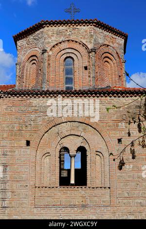 315 Torre ottagonale sud dell'esonartex arcata sulla facciata occidentale principale della chiesa di Santa Sofia -Crkva Sveta Sofija. Ohrid-Macedonia del Nord. Foto Stock