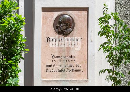 Anton Bruckner, targa commemorativa presso la chiesa di Ignazio o la vecchia cattedrale di Linz, alta Austria, Austria Foto Stock