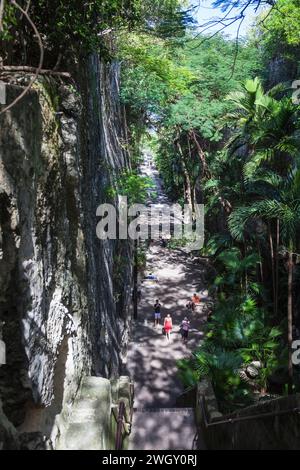 La scalinata della Regina, comunemente indicata come i 66 gradini, è un importante punto di riferimento situato nel complesso storico di Fort Fincastle a Nassau. IT Foto Stock