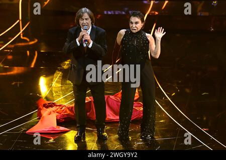 Sanremo, Italia. 6 febbraio 2024. Angela Brambati e Angelo Sotgiu (ricchi e poveri) durante la 74a edizione del Festival della canzone Italiana DI SANREMO al Teatro Ariston di Sanremo, Italia settentrionale - martedì 6 FEBBRAIO 2024. Intrattenimento. (Foto di Marco Alpozzi/LaPresse)&#xa0; credito: LaPresse/Alamy Live News Foto Stock