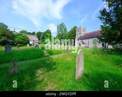 Durweston, Regno Unito - 10 giugno 2023: Chiesa di San Nicola a Durweston, East Dorset, Regno Unito Foto Stock