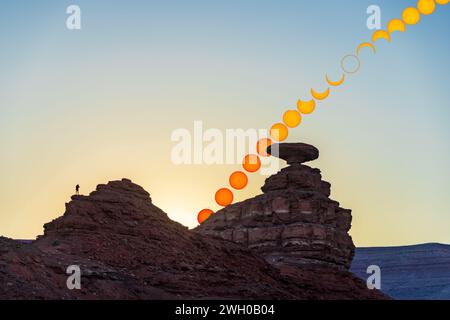 Ring of Fire 2023 Anular Solar Eclipse sopra Mexican Hat Rock nel sud-est dello Utah Foto Stock