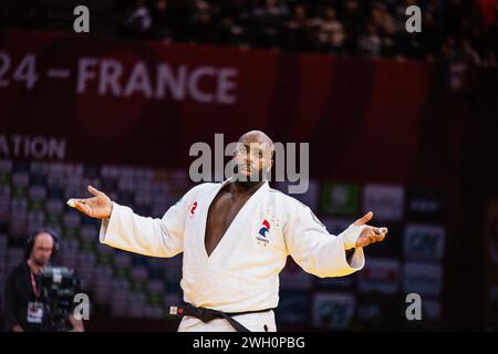 Parigi, Francia. 4 febbraio 2024. Teddy Riner di Francia visto durante il Judo Grand Slam di Parigi, 100 kg 2024. L'Accor Arena, a Parigi, ha ospitato il grande Slam di Parigi dal 2 al 4 febbraio, un evento sul circuito mondiale della Federazione Internazionale di Judo (IFJ). Domenica, ultimo giorno di gara, hanno gareggiato gli atleti delle categorie uomo -90kg, -100kg, 100kg e donna -78kg, 78kg. Credito: SOPA Images Limited/Alamy Live News Foto Stock