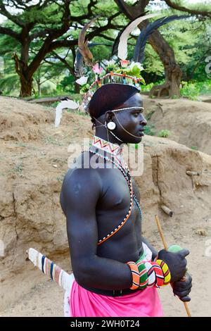 Guerrieri Samburu (morani) nell'area di South Horr nel nord del Kenya. Foto Stock