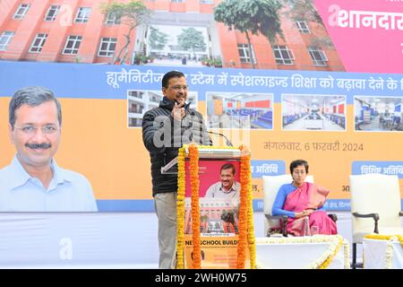 Nuova Delhi, India. 6 febbraio 2024. NUOVA DELHI, INDIA - 6 FEBBRAIO: Arvind Kejriwal, primo ministro di Delhi, si rivolge durante l'inaugurazione del nuovo edificio della Dr. B.R. Ambedkar School of Specialized Excellence a Paschim Vihar il 6 febbraio 2024 a nuova Delhi, India. (Foto di Sanchit Khanna/Hindustan Times/Sipa USA) credito: SIPA USA/Alamy Live News Foto Stock