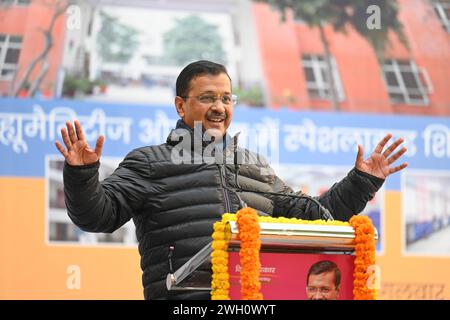 Nuova Delhi, India. 6 febbraio 2024. NUOVA DELHI, INDIA - 6 FEBBRAIO: Arvind Kejriwal, primo ministro di Delhi, si rivolge durante l'inaugurazione del nuovo edificio della Dr. B.R. Ambedkar School of Specialized Excellence a Paschim Vihar il 6 febbraio 2024 a nuova Delhi, India. (Foto di Sanchit Khanna/Hindustan Times/Sipa USA) credito: SIPA USA/Alamy Live News Foto Stock