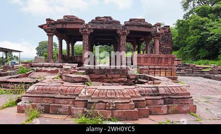 Rovine di Temple e Mandapa nel campus del tempio Kakuni Ganesh, Baran, Rajasthan, India. Foto Stock