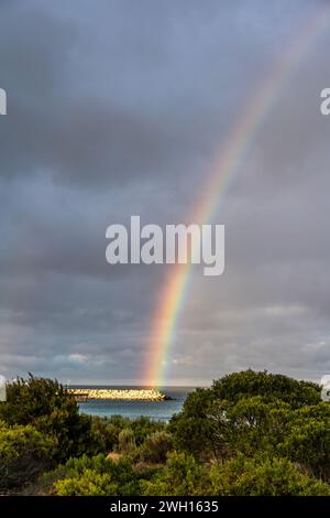 Arcobaleno su Penneshaw a Kangaroo Island, Australia meridionale Foto Stock