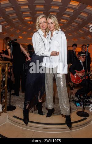 Settimana della moda Berlino - Anja Gockel Fashion Show Julia Meise und Nina Meise bei der Anja Gockel Fashion Show im Rahmen der Berliner Fashion Week 2024 im Hotel Adlon Kempinski AM 06.02.2024 a Berlino. *** Fashion Week Berlin Anja Gockel Fashion Show Julia Meise e Nina Meise all'Anja Gockel Fashion Show come parte della Berlin Fashion Week 2024 all'Hotel Adlon Kempinski il 06 02 2024 a Berlino Copyright: XEventpressxKochanx Foto Stock