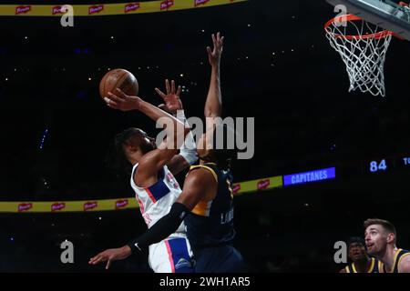 Non esclusiva: 5 febbraio 2024 a città del Messico, Messico: Phillip Wheeler (23) di Capitanes guida al basket contro Romeo Lanford (1) di Salt la Foto Stock