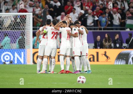 DOHA, QATAR - 6 FEBBRAIO: Giocatori della Giordania durante la semifinale della Coppa d'Asia AFC tra Giordania e Corea del Sud allo stadio Ahmad Bin Ali il 6 febbraio 2024 a Doha, Qatar. (Foto di MB Media/) Foto Stock