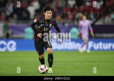 DOHA, QATAR - 6 FEBBRAIO: Lee Kang-in della Corea del Sud durante la semifinale della Coppa d'Asia AFC tra Giordania e Corea del Sud all'Ahmad Bin Ali Stadium il 6 febbraio 2024 a Doha, Qatar. (Foto di MB Media/) Foto Stock