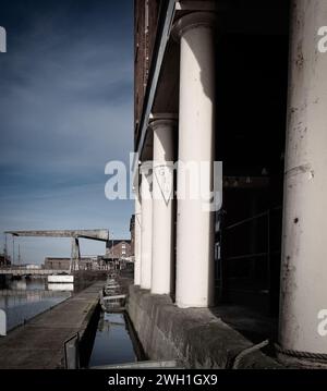 Gloucester Docks, Gloucestershire. Un tempo le banchine di lavoro ora sono utilizzate per una combinazione di alloggi per uffici, negozi, tempo libero e nautica Foto Stock