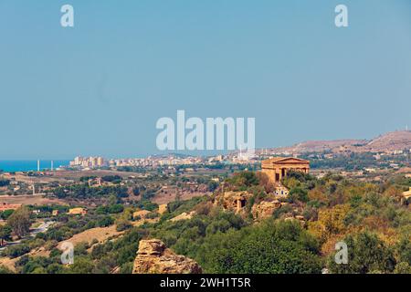 Scene della città di Agrigento in Sicilia Foto Stock