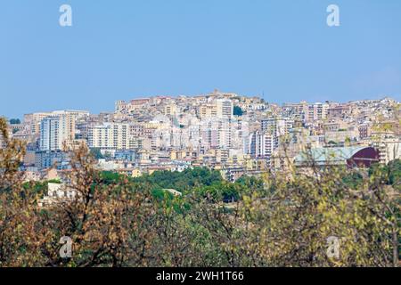 Scene della città di Agrigento in Sicilia Foto Stock