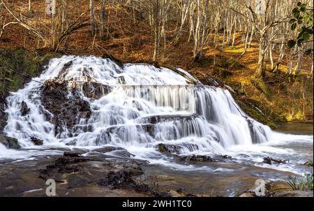 Splendida cascata Dokuzak sul monte Strandja Foto Stock