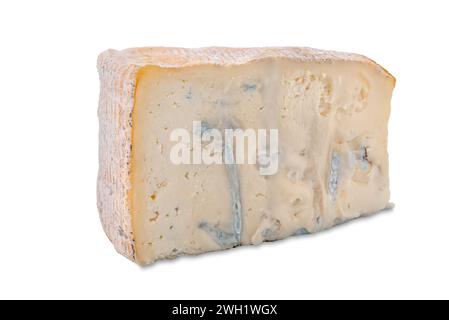 Formaggio Gorgonzola, fetta di formaggio italiano cremoso e dolce isolata sul bianco con percorso di ritaglio incluso Foto Stock