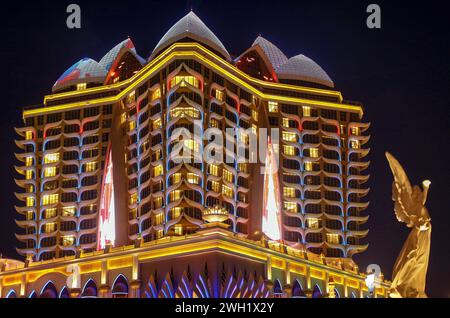 Laos. 25 gennaio 2024. Una vista del casinò Kings Romans e dell'edificio Kapok Star Hotel nel complesso Kings Romans Casino. Il complesso Kings Romans Casino nella zona economica speciale del Triangolo d'Oro (GTSEZ) la zona ha un'area di circa 3.000 ettari ed è stata creata nel 2007. Dal governo del Laos insieme alla società cinese Kings Romans Group, registrata a Hong Kong, con la speranza di generare sviluppo economico. Credito: SOPA Images Limited/Alamy Live News Foto Stock