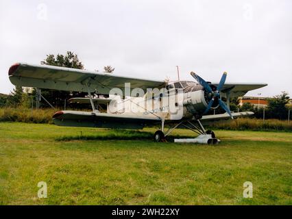 ANTONOV AN-2 vecchio tipo di aereo sovietico è un monomotore prodotto in serie 1948 Foto Stock