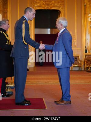 Il Dr. Andrew Haynes, di Newark, ultimamente Specialist Adviser del Consiglio, Sherwood Forest NHS Foundation Trust e non-Executive Director, University Hospitals Leicester NHS Trust, è stato nominato membro dell'ordine dell'Impero britannico dal Principe di Galles al Castello di Windsor. L'onore riconosce i servizi alla salute e al NHS nel Nottinghamshire e nel Leicestershire. Data foto: Mercoledì 7 febbraio 2024. Foto Stock