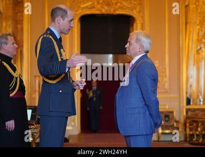 Il Dr. Andrew Haynes, di Newark, ultimamente Specialist Adviser del Consiglio, Sherwood Forest NHS Foundation Trust e non-Executive Director, University Hospitals Leicester NHS Trust, è stato nominato membro dell'ordine dell'Impero britannico dal Principe di Galles al Castello di Windsor. L'onore riconosce i servizi alla salute e al NHS nel Nottinghamshire e nel Leicestershire. Data foto: Mercoledì 7 febbraio 2024. Foto Stock