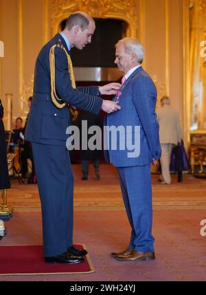 Il Dr. Andrew Haynes, di Newark, ultimamente Specialist Adviser del Consiglio, Sherwood Forest NHS Foundation Trust e non-Executive Director, University Hospitals Leicester NHS Trust, è stato nominato membro dell'ordine dell'Impero britannico dal Principe di Galles al Castello di Windsor. L'onore riconosce i servizi alla salute e al NHS nel Nottinghamshire e nel Leicestershire. Data foto: Mercoledì 7 febbraio 2024. Foto Stock