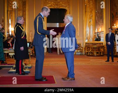 Il Dr. Andrew Haynes, di Newark, ultimamente Specialist Adviser del Consiglio, Sherwood Forest NHS Foundation Trust e non-Executive Director, University Hospitals Leicester NHS Trust, è stato nominato membro dell'ordine dell'Impero britannico dal Principe di Galles al Castello di Windsor. L'onore riconosce i servizi alla salute e al NHS nel Nottinghamshire e nel Leicestershire. Data foto: Mercoledì 7 febbraio 2024. Foto Stock