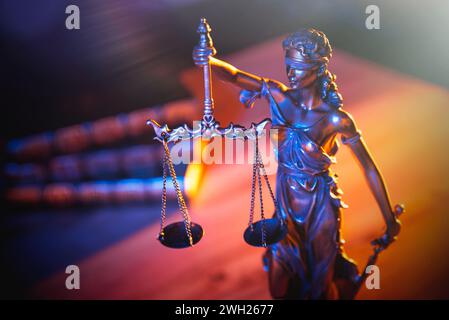 Lady Justice nella sala degli avvocati. Legge e concetto giuridico Foto Stock