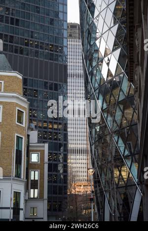 Quartiere finanziario densamente costruito nella città di Londra, Londra, Inghilterra, Regno Unito Foto Stock