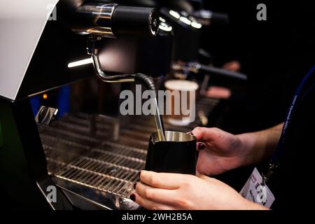 Caffetteria presso la fiera "Source" di cibo, bevande, catering e ospitalità che si terrà a Westpoint Exeter Regno Unito il 7 febbraio 2024 Foto Stock