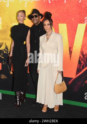 Los Angeles, California, USA 6 febbraio 2024 (L-R) bella Harris, Jimmy Jam e Lisa Harris partecipano alla Paramount Pictures ÒBob Marley: One LoveÓ Premiere al Regency Village Theatre il 6 febbraio 2024 a Los Angeles, California, USA. Foto di Barry King/Alamy Live News Foto Stock