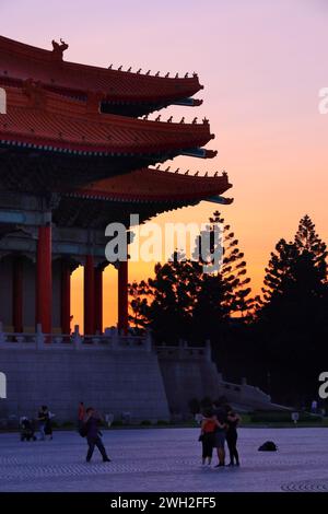 TAIPEI, TAIWAN - 3 DICEMBRE 2018: Le persone visitano il Teatro Nazionale di Taiwan a Taipei, Taiwan. Taipei è la capitale di Taiwan con una popolazione di Foto Stock