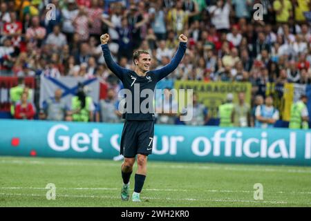 Antoine Griezmann di Francia celebra la vittoria durante la finale della Coppa del mondo FIFA 2018 tra Francia e Croazia allo stadio Luzhniki. Punteggio finale: Francia 4:2 Croazia. (Foto di Grzegorz Wajda / SOPA Images/Sipa USA) Foto Stock