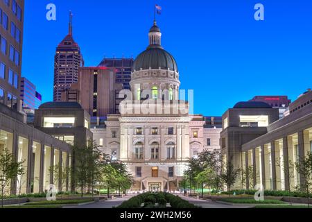 Sede del Campidoglio dello stato dell'Indiana a Indianapolis, Indiana, USA, all'ora blu. Foto Stock