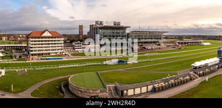 IPPODROMO DI YORK, YORK, REGNO UNITO - 5 FEBBRAIO 2024. Panorama aereo sopra l'ippodromo di York con il po di casa e vincitore Foto Stock