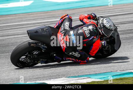 Kuala Lumpur, Malesia. 7 febbraio 2024. Il pilota spagnolo Aleix Espargaro di Aprilia Racing in azione durante il test ufficiale di Sepang MotoGP sul circuito Internazionale di Sepang. Credito: SOPA Images Limited/Alamy Live News Foto Stock