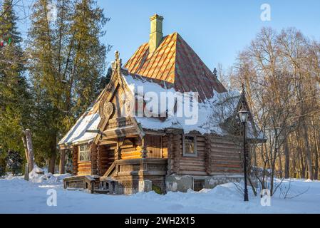 ABRAMTSEVO, RUSSIA - 5 GENNAIO 2024: Bath-teremok nella tenuta di Abramtsevo. Regione di Mosca, Russia Foto Stock