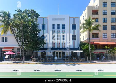 Miami, Florida - 24 novembre 2022: Hotel Cavalier in stile Art Deco a Miami Beach, Miami, Florida, Stati Uniti. Il Cavalier Hotel in Ocean Drive è Art Deco W Foto Stock